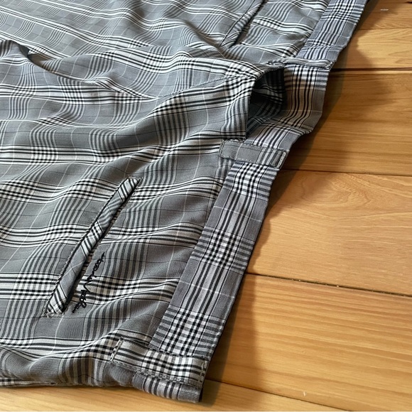 Travis Mathews Plaid Golf Shorts Men's Size
W40 Inseam 12" Gray Silver - Picture 5 of 10